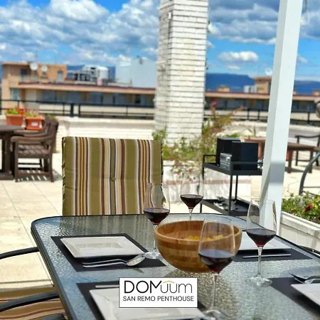 Domuum Holidays - San Remo Penthouse Apartment Salou